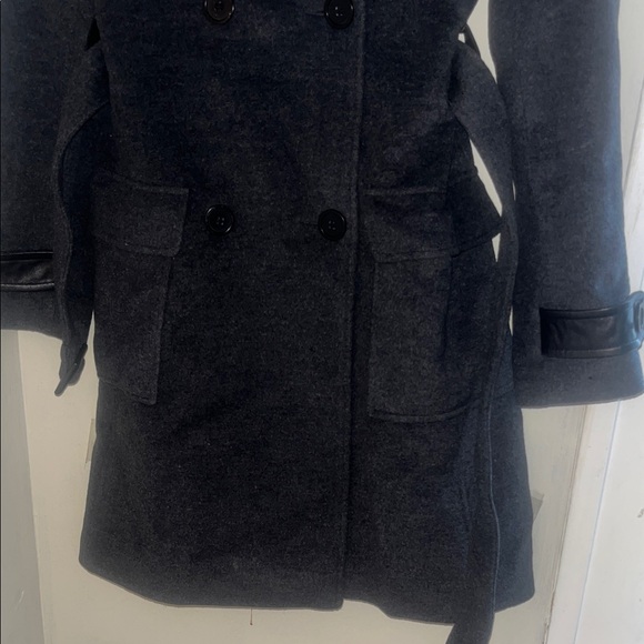 Stylish Black Trench Coat for Women - Picture 4 of 12